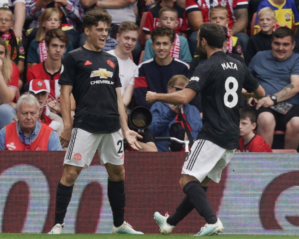 开云体育-国际比赛日体能课后，上海久事队长鼓劲备战英超，媒体盛赞，临场指挥获称赞(国王杯赛程表)